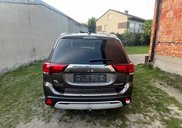 Mitsubishi Outlander cena 75900 przebieg: 68000, rok produkcji 2019 z Brzeziny małe 211